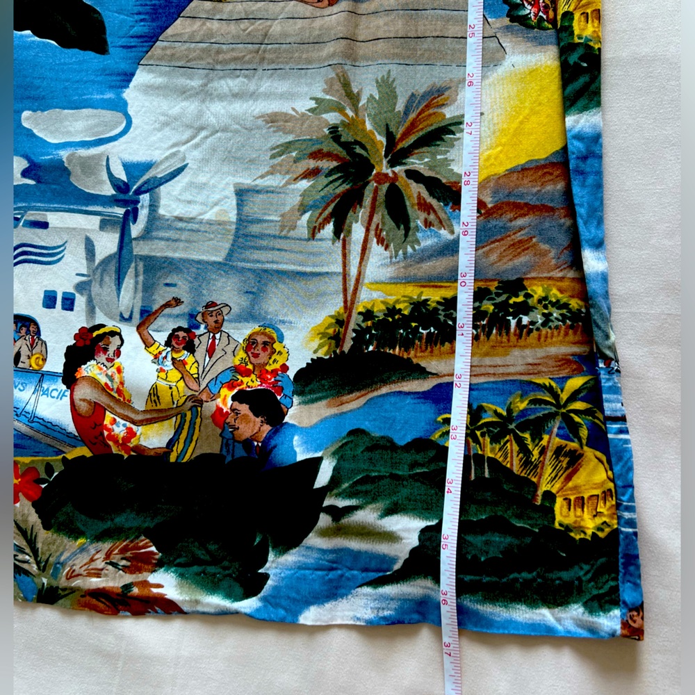 Classic Aloha muumuus. Traditional Hawaiian 🌺 prints. Size S.